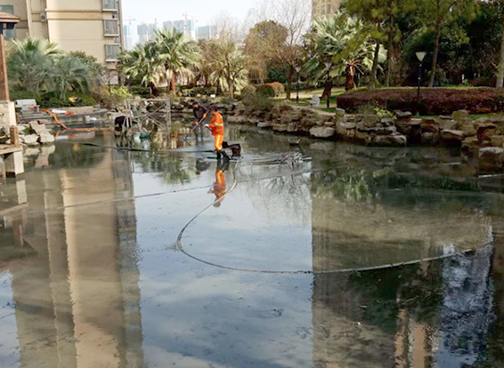九寨沟景观池淤泥清理